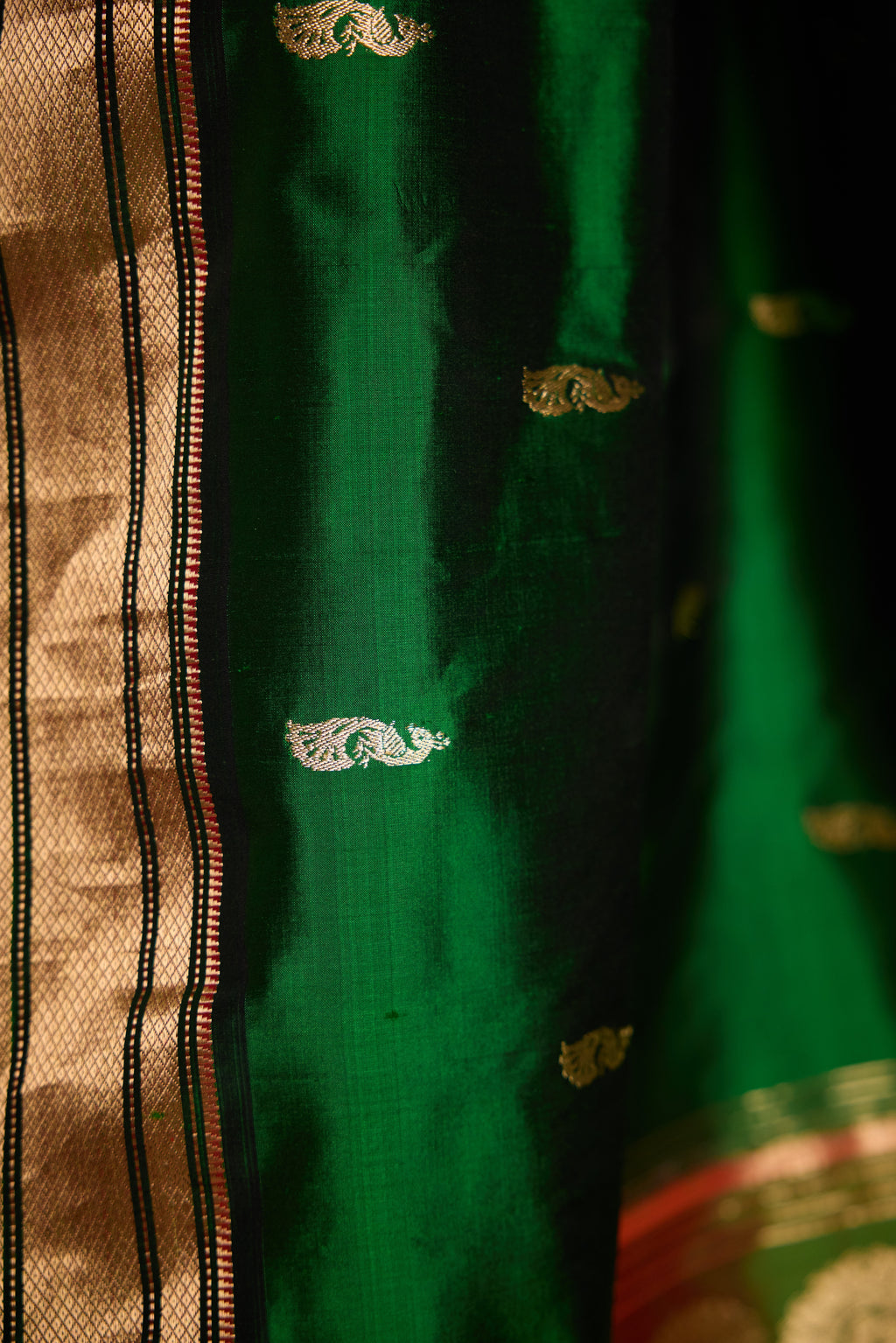 Hirva Shalu - Emerald Green Yeola Paithani