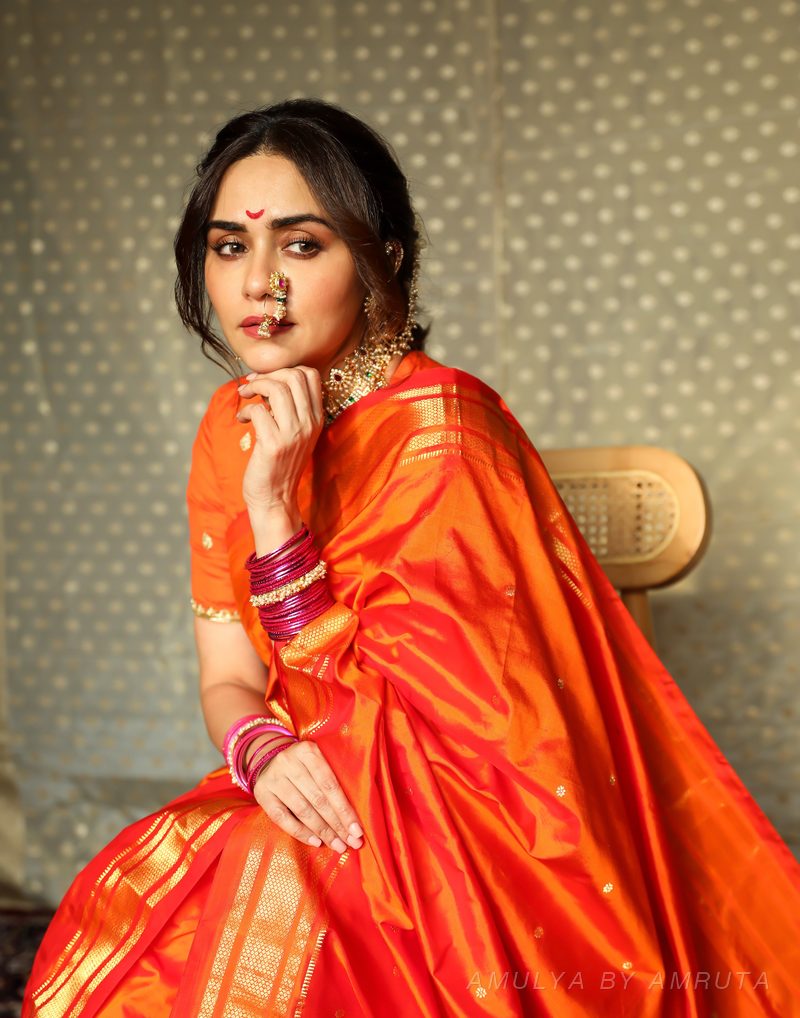  साड़ी पहनी हुई — पहनी हुई · ४. अमूल्य बाय अमृता की चुनी हुई।